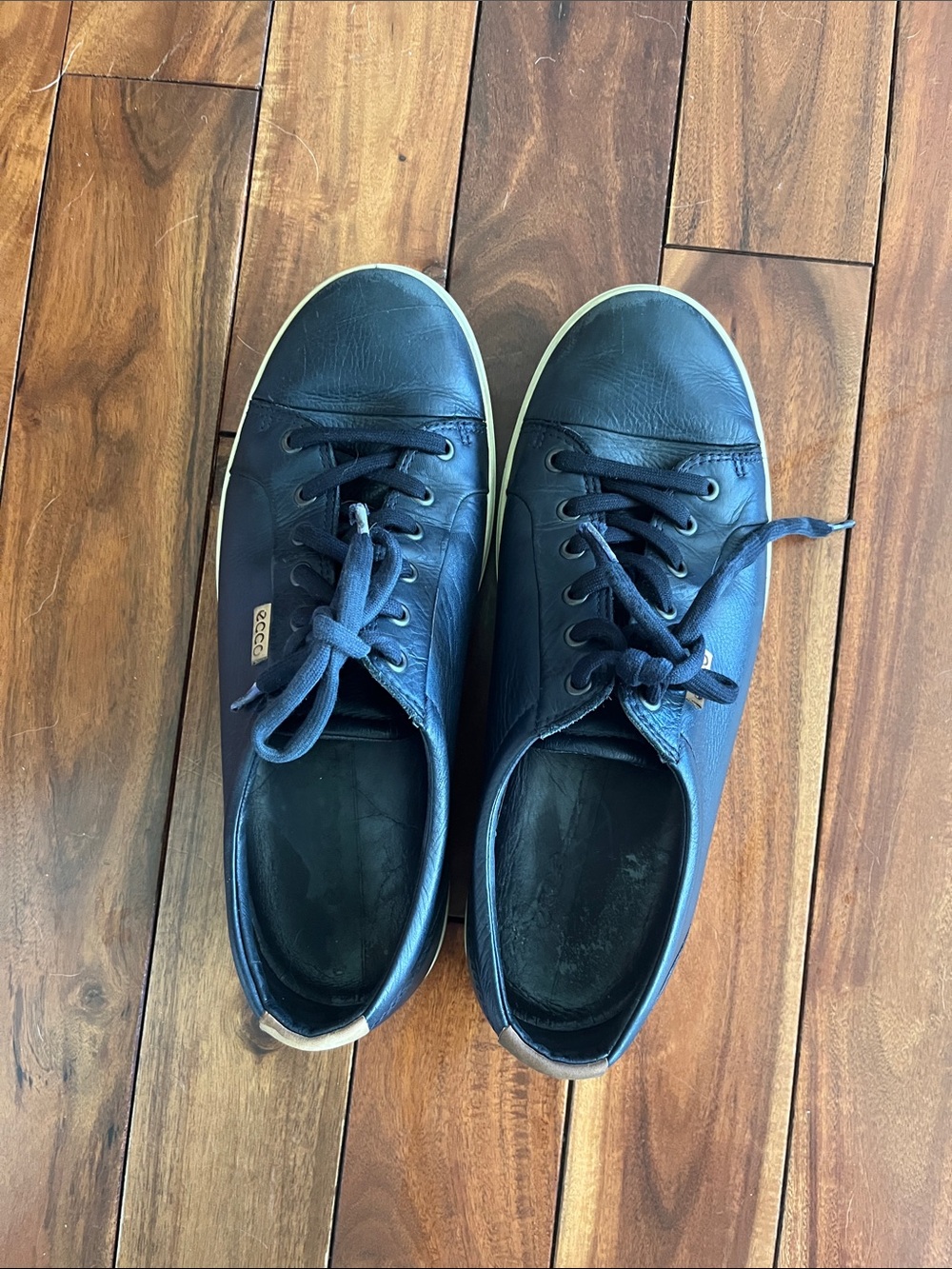 Ecco Men’s Navy Leather Lace-Up Sneakers with Off-White Sole